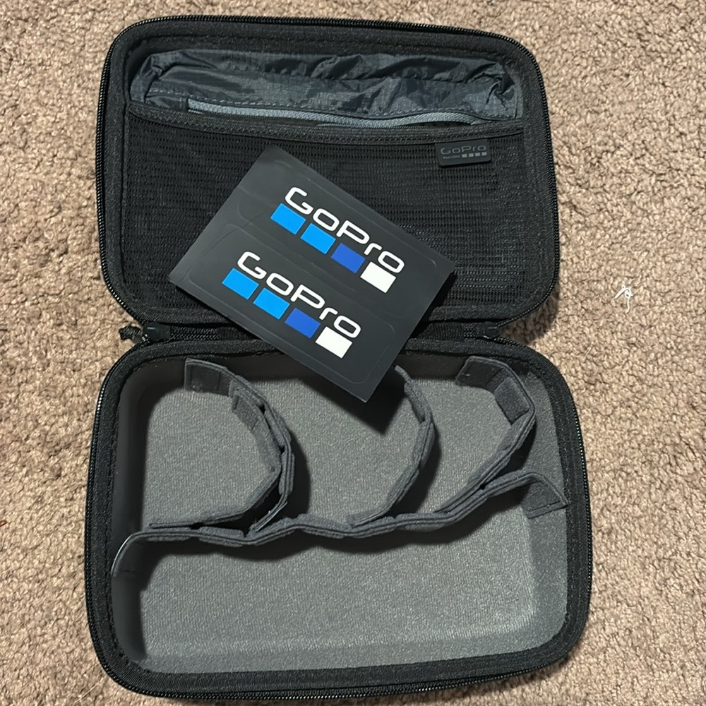 GoPro hard shell case - Picture 2 of 5